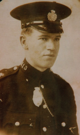 Photo of photos/Robert McLennan 1901-79 portrait